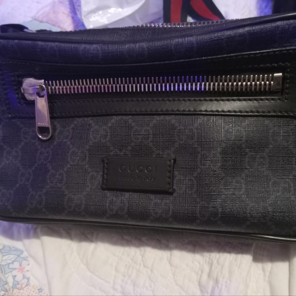 Authentic Gucci side bag - Picture 3 of 4
